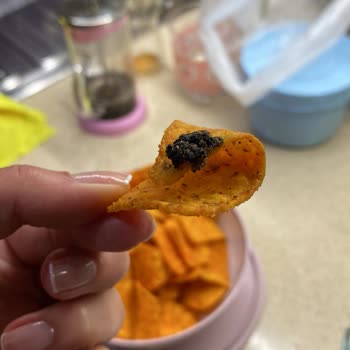 Patos Cips İçinden Çıkan Cisim