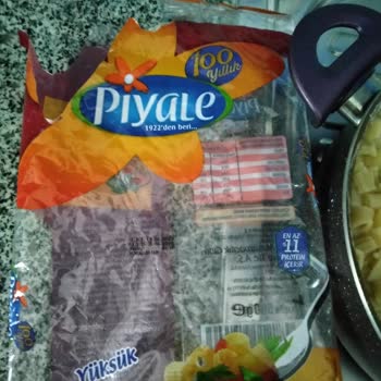 Piyale Makarna Dağıldı Ve Kırıldı