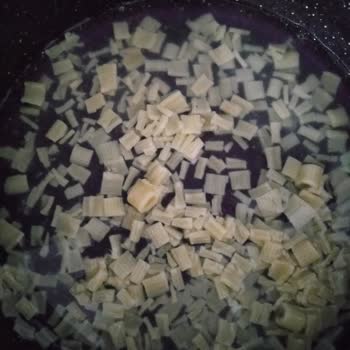 Piyale Makarna Dağıldı Ve Kırıldı