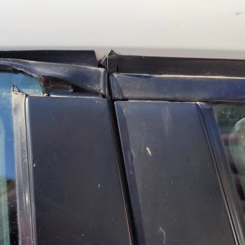 Peugeot 208 Spoilers Are Coming Off, Endangering Safety