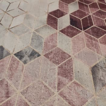 Milano Halı Kaydırmaz Halıların Aşırı Tüylenmesi ve Çok Kötü Görünmesi