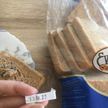 BİM Ekmecik Marka Ekmeğinin İçinden Plastik Poşet Çıkması