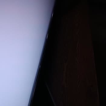 Grundig TV'de Işık Sızması