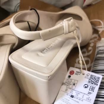 Stradivarius&nbsp; Sent Defective Shoes Twice In A Row