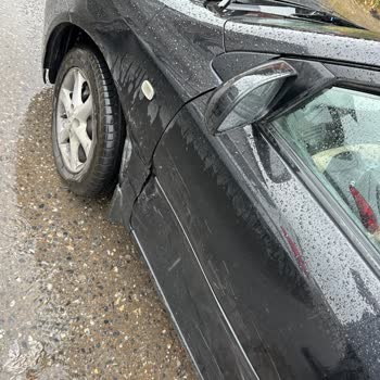 Naturlina Şirket Aracı Her Arabaya Çarpıyor