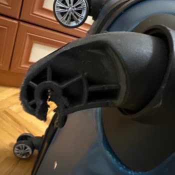 Lumberjack Valizin Tekerlek Ve Dış Malzeme Kalitesizliği