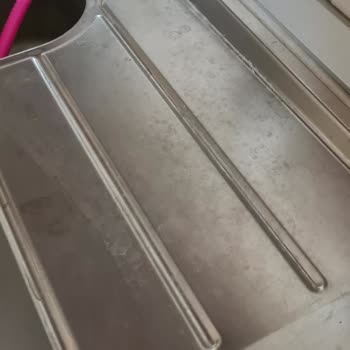 Franke Evyede Ciddi Su Lekeleri Ve Bataryanın Tazyikli Suyu Hk.