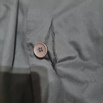 Tekbir Giyim Trençkotum 2. Kullanmada Yırtıldı.