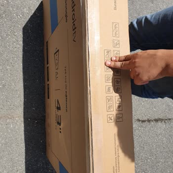 Beko Kutusu Deforme Ve Açılmış TV