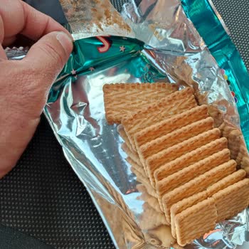 Ülker Haylayf Bisküvi İçinde Koli Bandı Çıktı