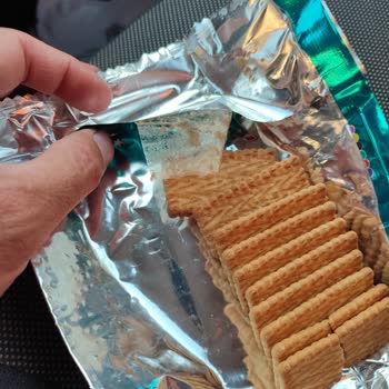 Ülker Haylayf Bisküvi İçinde Koli Bandı Çıktı