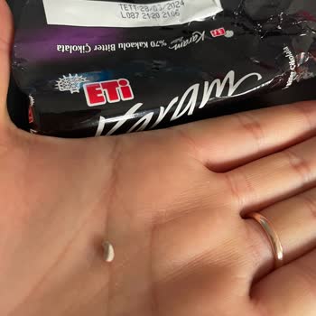 Eti Gıda Eti Karam'da Çikolatadan Taş Çıktı