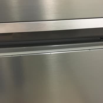 Beko Buzdolabının Bazı Yerlerde Siyah Lekeler Oluşmaya Başladı!