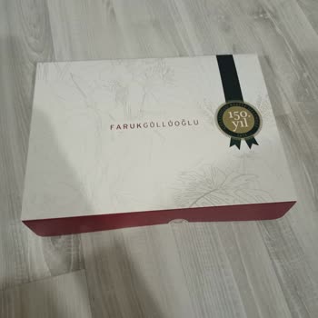 Faruk Güllüoğlu Baklava Ürün Paketini Tartıp Fiyatlandırma