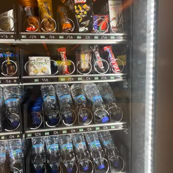 Matik Otomat Sabiha Gökçen Parayı Alıp Yiyeceği Vermedi