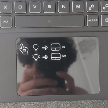 Monster Bilgisayarın Touchpad İnde Jelatin İzi Kalması