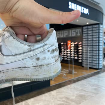 Vadi İstanbul Sneaks Up Müdürünün İş Bilmezliği