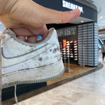 Vadi İstanbul Sneaks Up Müdürünün İş Bilmezliği