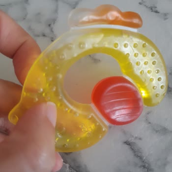 Wee Baby Marka Diş Kaşıyıcıda Sıvı Azalması Var