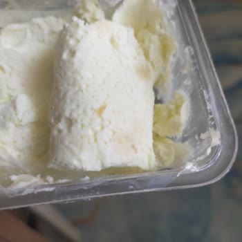 Yağmur Süt Zeytin ve Et Ürünleri Tarihi Olmasına Rağmen Ürünün Bozuk Olması