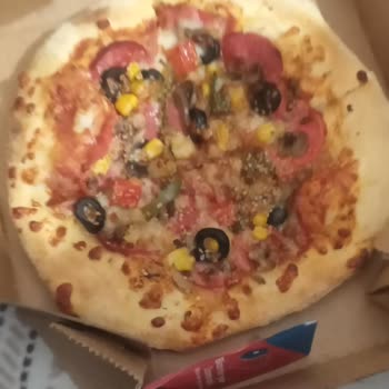 Domino's Pizza Pizzaya Benzeyen Kuru Ekmek