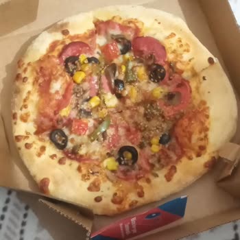 Domino's Pizza Pizzaya Benzeyen Kuru Ekmek