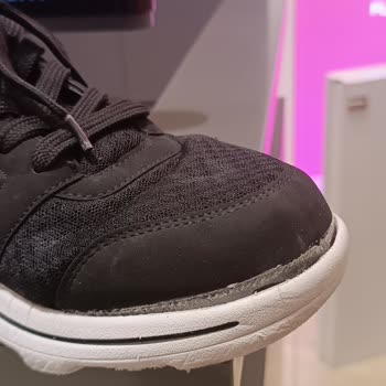 FLO Mağazacılık Sattığın Ürünün Arkasında Dur.