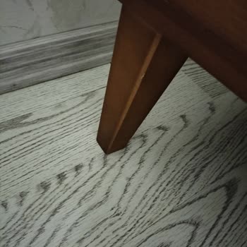 Evyapar Koltuk Ayakları Sallanıyor