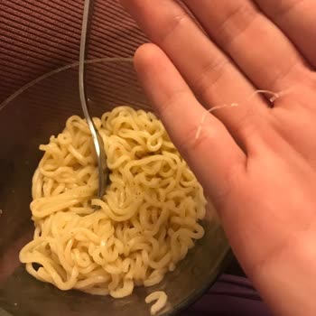 indomie Noodle Nin İçinden Plastik Çıktı