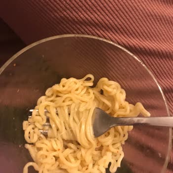 indomie Noodle Nin İçinden Plastik Çıktı
