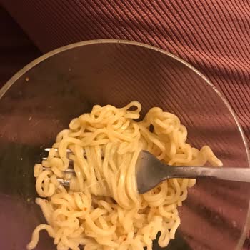 indomie Noodle Nin İçinden Plastik Çıktı