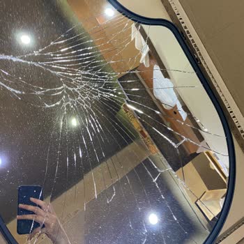 IKEA Ayna İkinci Kez Kırık Geldi