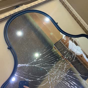 IKEA Ayna İkinci Kez Kırık Geldi