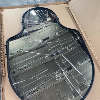 IKEA Ayna İkinci Kez Kırık Geldi