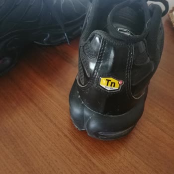 Nike Pişmanlıktır. Hatalı Ürününe Sahip Çıkmıyor.