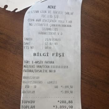 Nike Pişmanlıktır. Hatalı Ürününe Sahip Çıkmıyor.