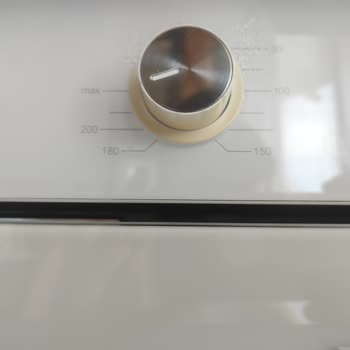 Alveus Fırının Düğmeleri Sarardı Ve Yandı