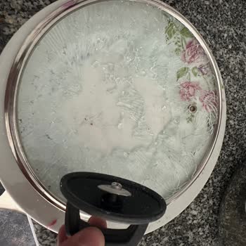 Emsan Cam Kapak Patladı