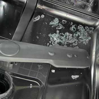 Emsan Cam Kapak Patladı