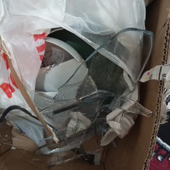 MNG Kargo 4 Kutum Kırık Çıktı