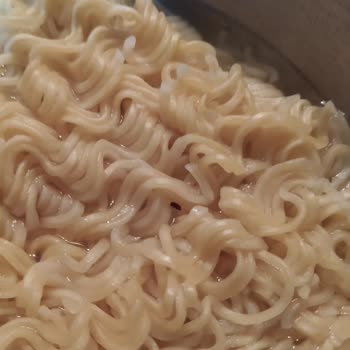 İndomie Noodle Dan Kurt Çıktı