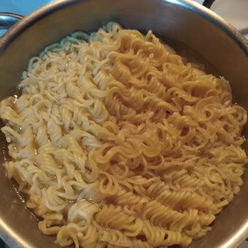 İndomie Noodle Dan Kurt Çıktı