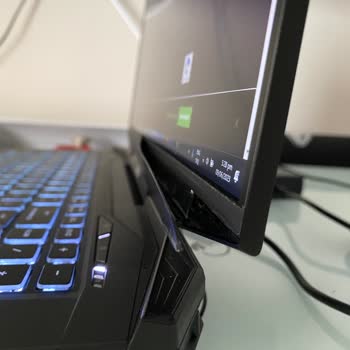 Monster Notebook Kasa / Menteşe Sorunu