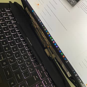 Monster Notebook Kasa / Menteşe Sorunu