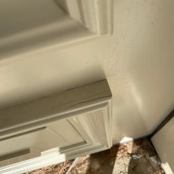 Tutkunlar Çelik Kapı Çatlaklar Ve Yarıklar Var