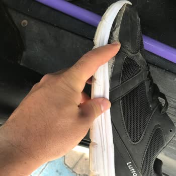 Zeki Kundura (Kayseri) Aldığım Spor Ayakkabı Kalitesizliği