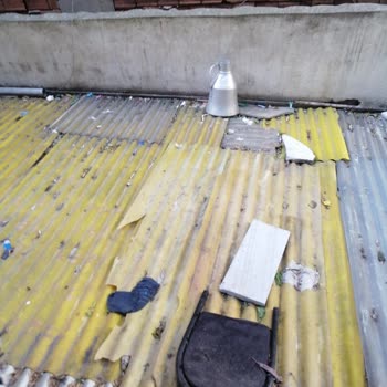 Çevre, Şehircilik Ve İklim Değişikliği Bakanlığı Balkonumun Önüne Kaçak Çatı Yapılmış