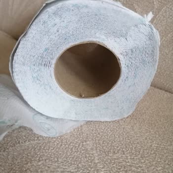 Mavi Beyaz Kağıt Ürünleri Eko Beyaz Marka Tuvalet Kağıdı Aşırı İnce Ve Kalitesiz