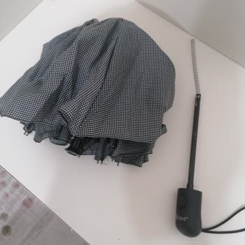 Gratis Şemsiye Katlanan Sapı Dağıldı