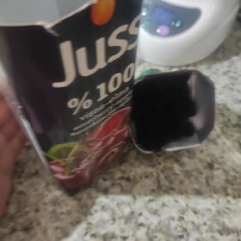 A101 Juss Meyve Suyu İçinden Çıkan Simsiyah Küf